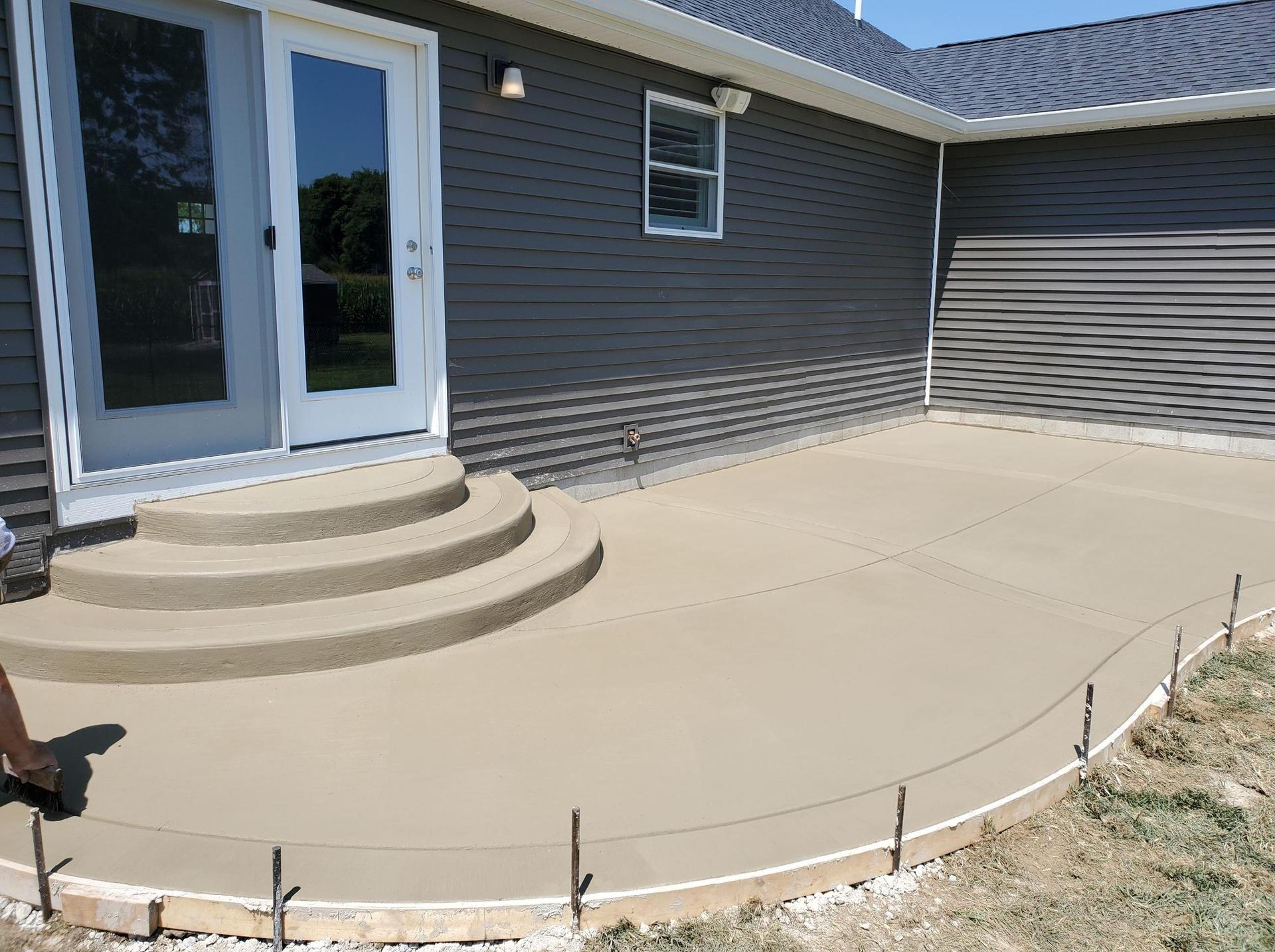 Curved concrete patio steps detail, Zionsville Indiana